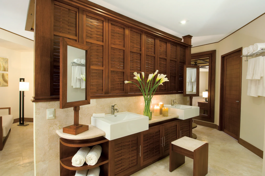 Bath area at Dreams Riviera Cancun Hotel Room