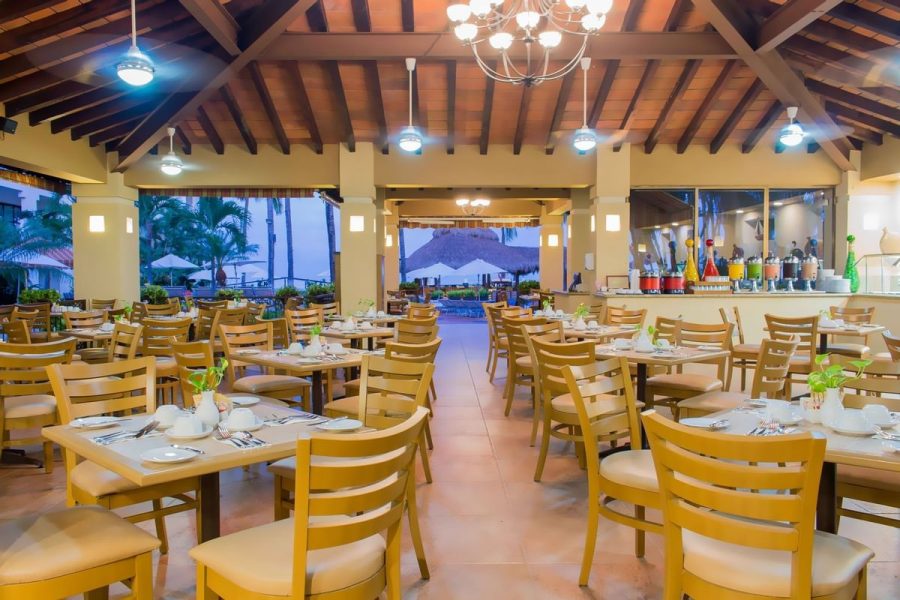 Restaurant | Plaza Pelicanos Grand Beach Resort